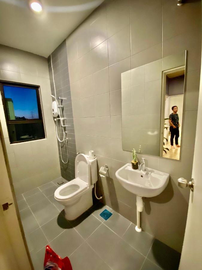 Faizal Madhi Homestay Kuching Exterior foto