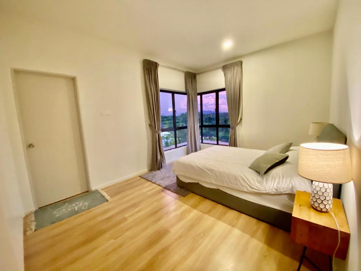 Faizal Madhi Homestay Kuching Exterior foto