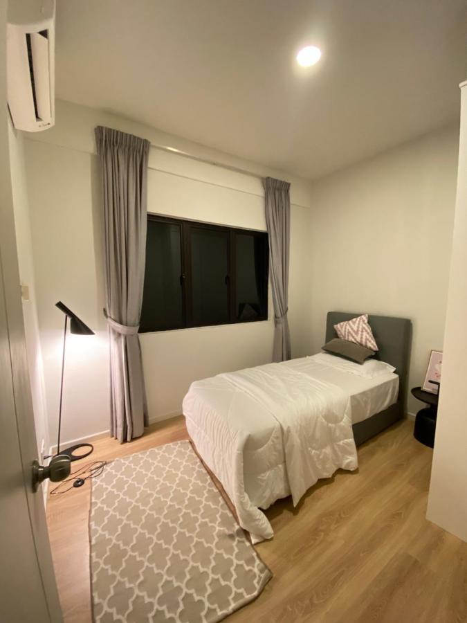 Faizal Madhi Homestay Kuching Exterior foto