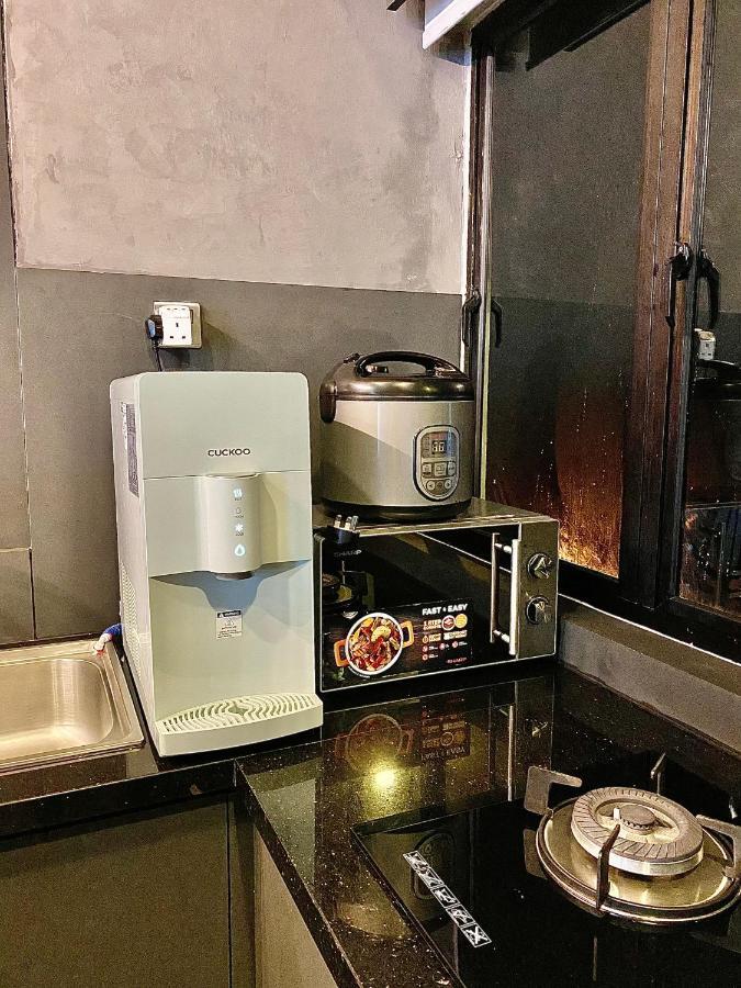 Faizal Madhi Homestay Kuching Exterior foto