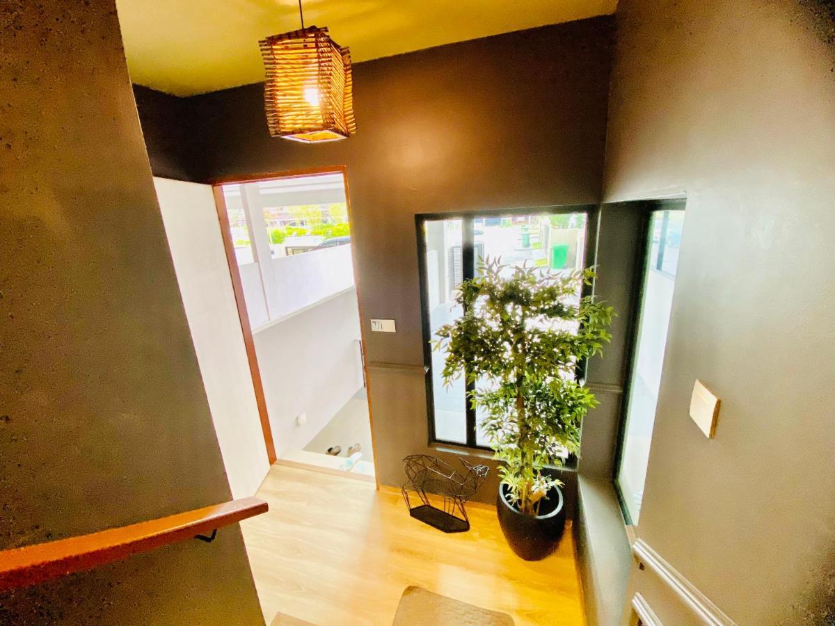 Faizal Madhi Homestay Kuching Exterior foto