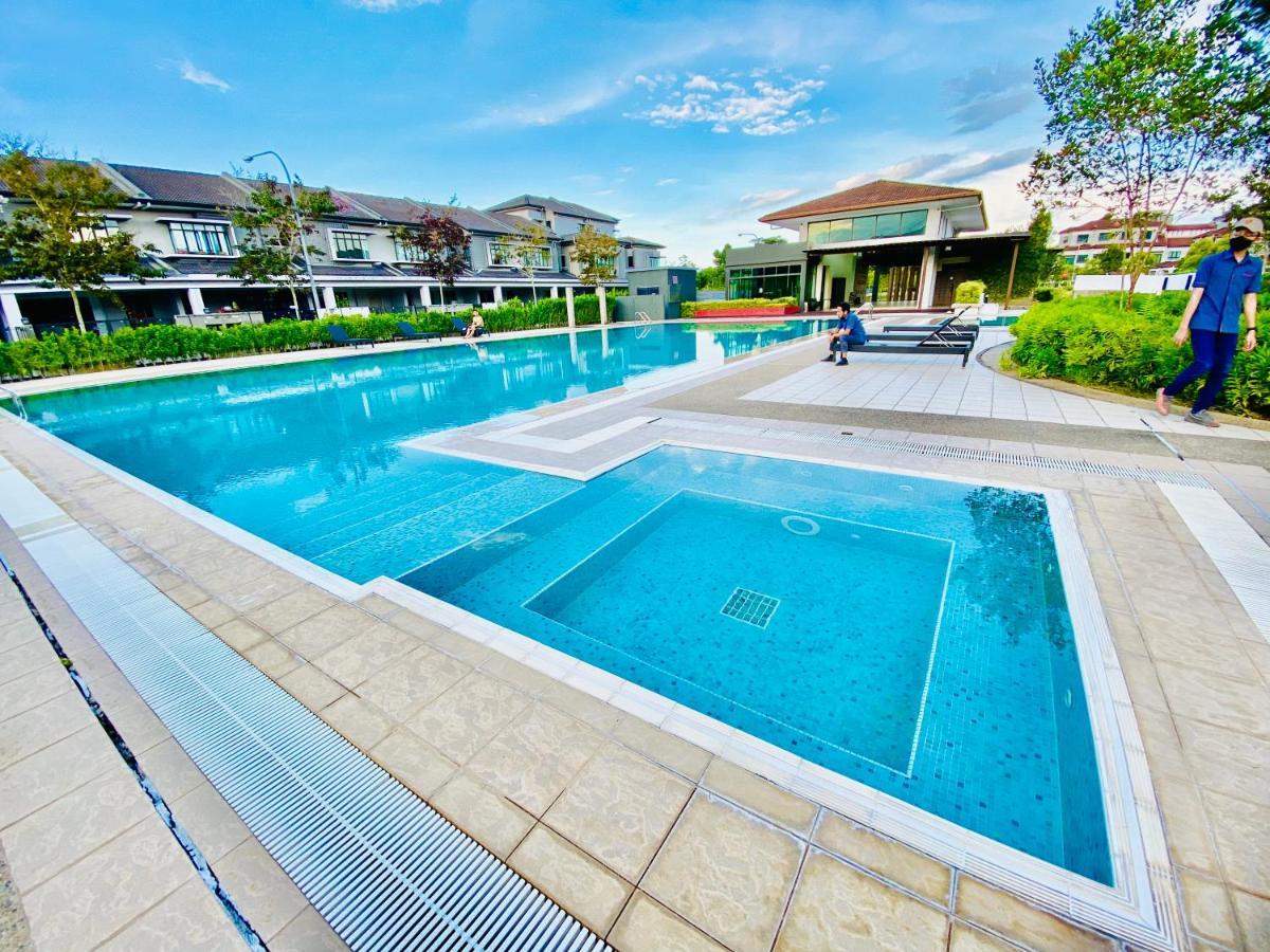 Faizal Madhi Homestay Kuching Exterior foto